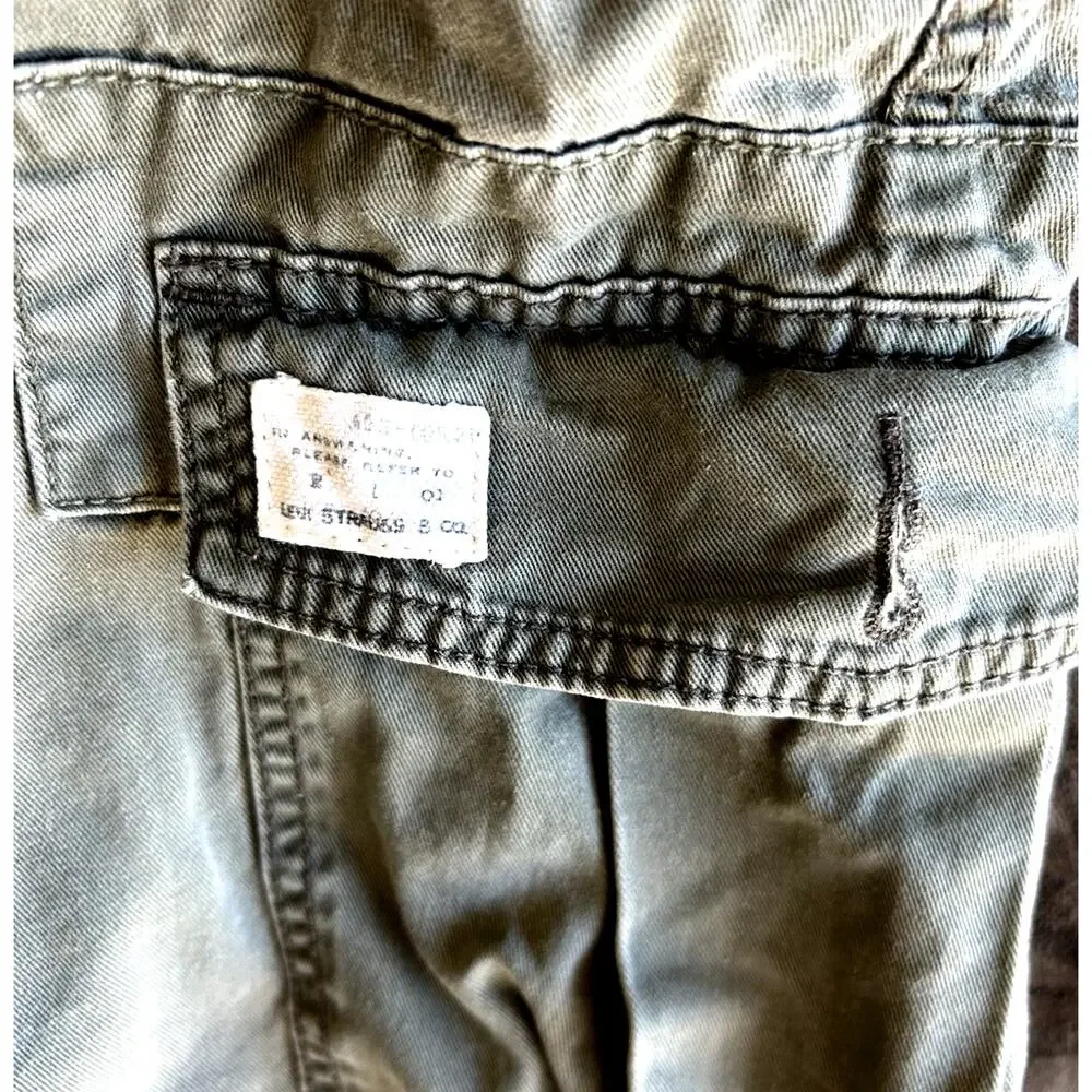 VTG Levis Cargo Shorts mens 34 Baggy kahki grunge y2k khaki utility Cotton